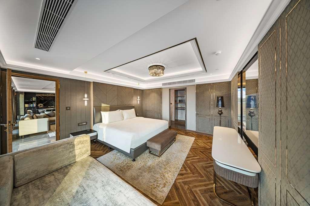 Radisson Blu *