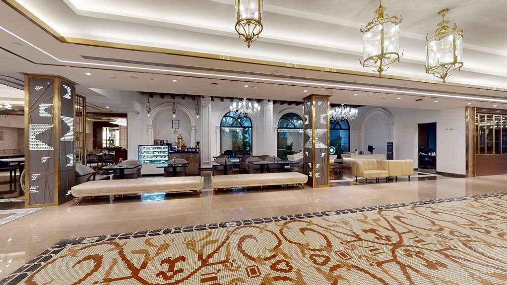 Radisson Blu Hotel *